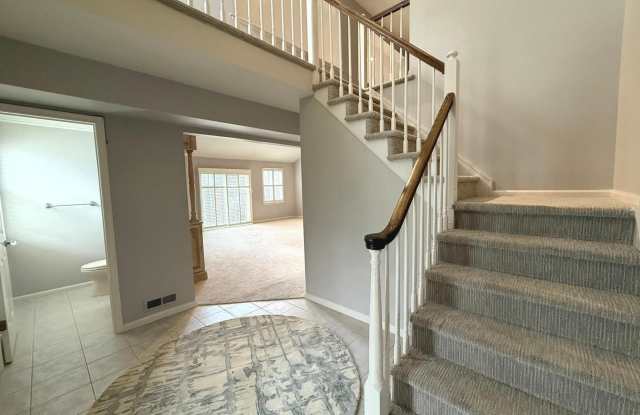 208 HAZELWOOD Lane Gallery 4