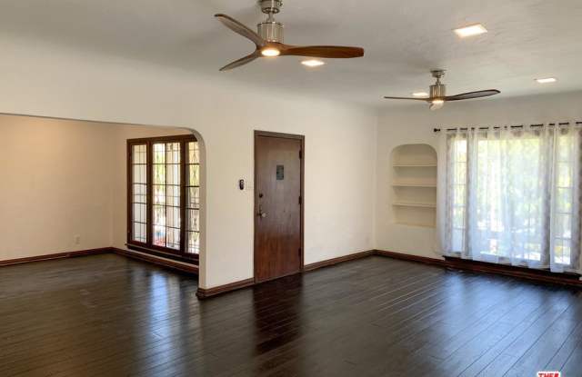 1433 REXFORD Drive Gallery 3