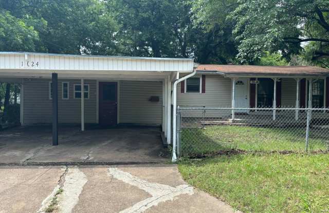 Spacious 4/1 Home on Quiet Block of Mulberry St in Sherman! photos photos