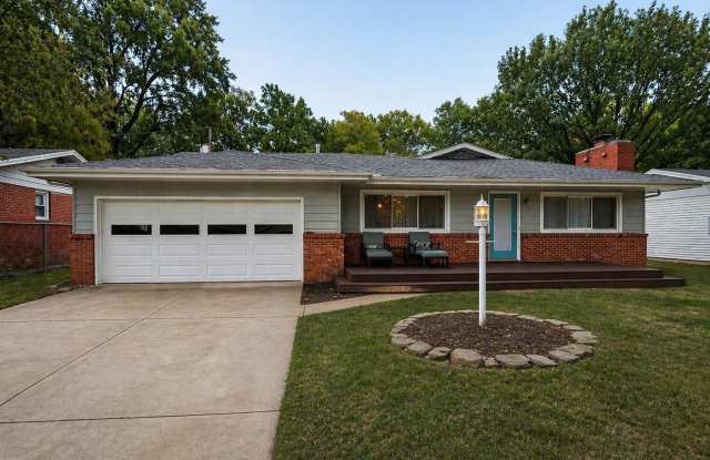 2422 S Kickapoo Avenue photos photos