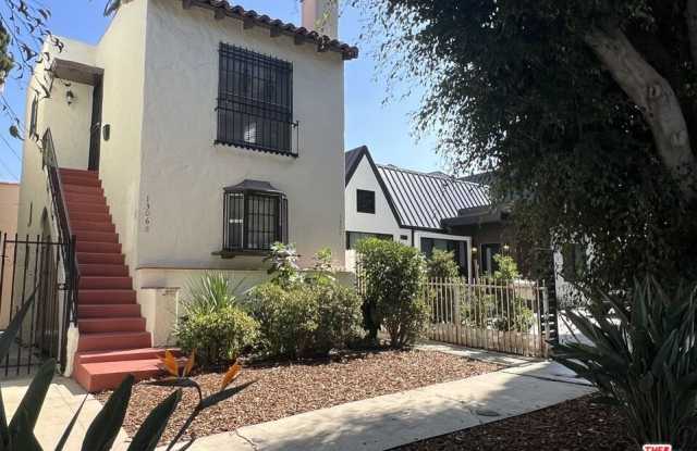 1306 1/2 S Mansfield Ave photos photos