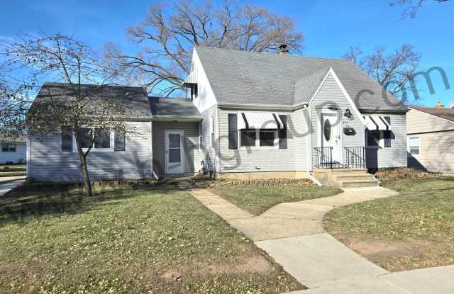 Great Location! - 4114 Harding Road, Kenosha, WI 53142