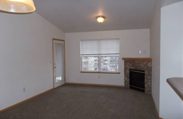 Comfortable Fort Collins Condo | 2 Bedrooms, Fireplace & Clubhouse Gallery 3