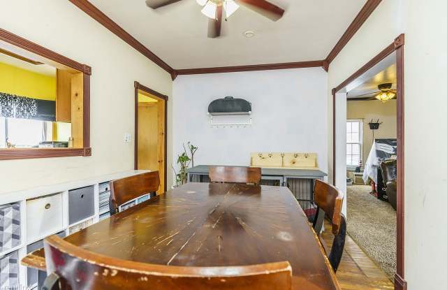 1111 N Limestone Gallery 4