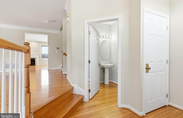 21369 SAWYER SQ Gallery 4