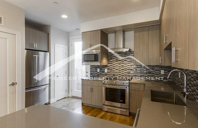 Georgeous Modern Condo with a Kitchen Fit for a Chef! Gallery 4