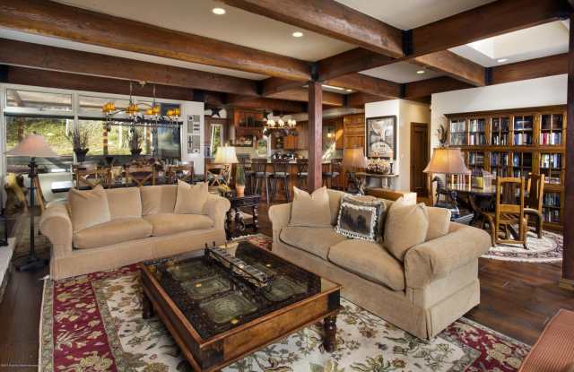 185 Nighthawk Drive Gallery 3