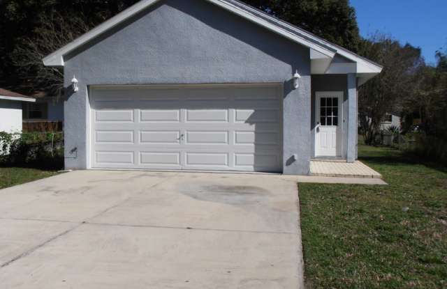 THREE BEDROOMS AND A TWO CAR GARAGE photos photos