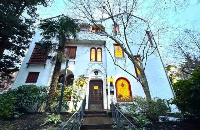 Charming Studio in Capitol Hill with Utilities Included!! - 323 16th Avenue East, Seattle, WA 98112