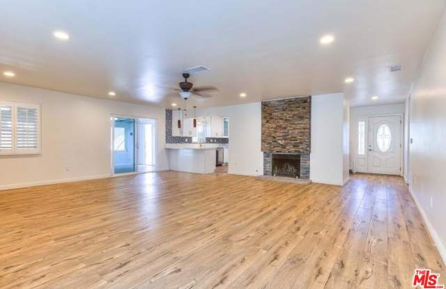 4923 Burgoyne Lane Gallery 1