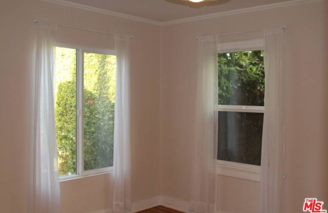 722 North MANSFIELD Avenue Gallery 4