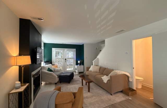 2- Bedroom Townhome near Plaza Midwood! Gallery 3