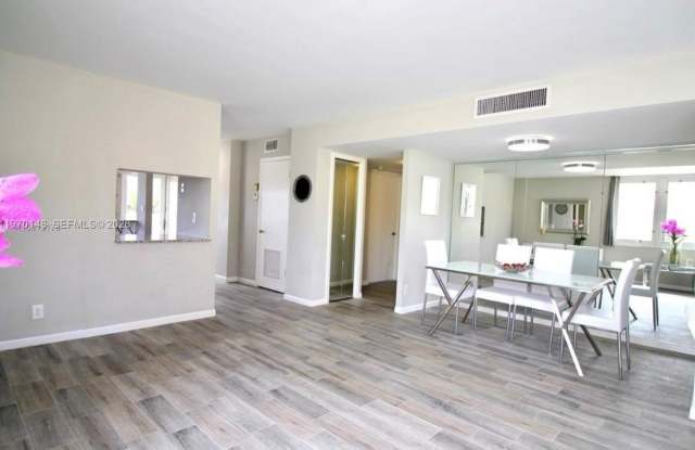 2200 NE 33rd Ave photos photos