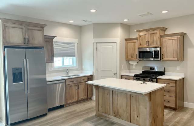 Beautiful new 3-bedroom, 2.5-bathroom townhome Gallery 4