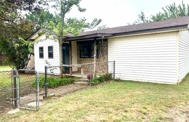 276 King Street - 276 King Street, Lone Grove, OK 73401