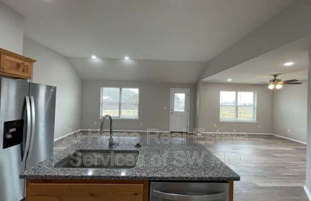 529 Evergreen Gallery 2