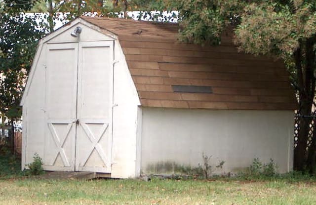 122 Green Acres Ave. Gallery 4