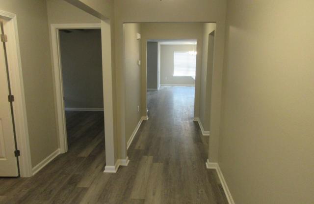 4704 Windsor Park Ln. Gallery 3