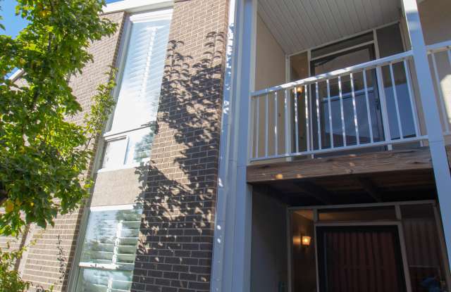 1738 S Oak Springs Dr Gallery 2