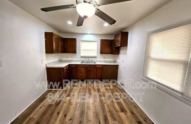 1531 E Riverside Dr photos photos