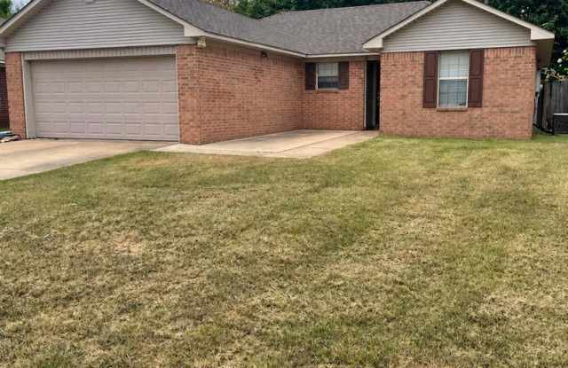 Home with Fenced in Back Yard Gallery 1
