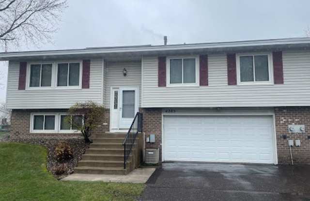 Great 3 BR/2 BA Townhome in Vadnais Heights! photos photos