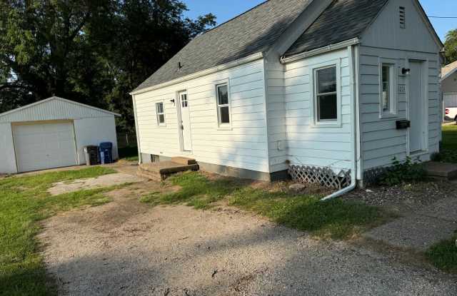 Great Location smaller 2 bedroom house with a large garage and yard photos photos