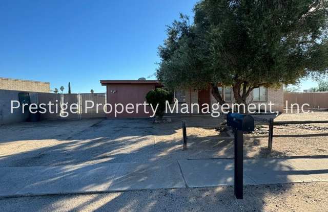 Check Out This 3/2 South-East Side Charmer! photos photos Check Out This 3/2 South-East Side Charmer! photos photos