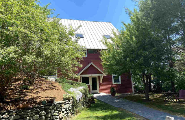 1 bedroom with office just minutes to Dartmouth College photos photos