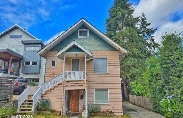 2 Bed 1 Bath Upperr unit apartment in a Duplex photos photos