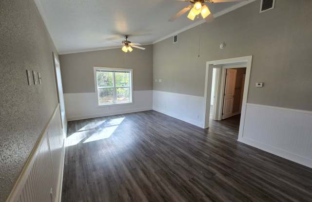College Station (Karnes City Cottages) - 3 Bedroom - 2 Bath - House - West of Easterwood Airport Gallery 4