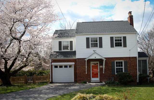 Charming 3BR Colonial with Fully Fenced Yard, Available Now photos photos