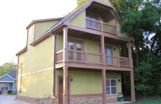 Five Bedroom Near Downtown Available for Pre-Lease! Gallery 1