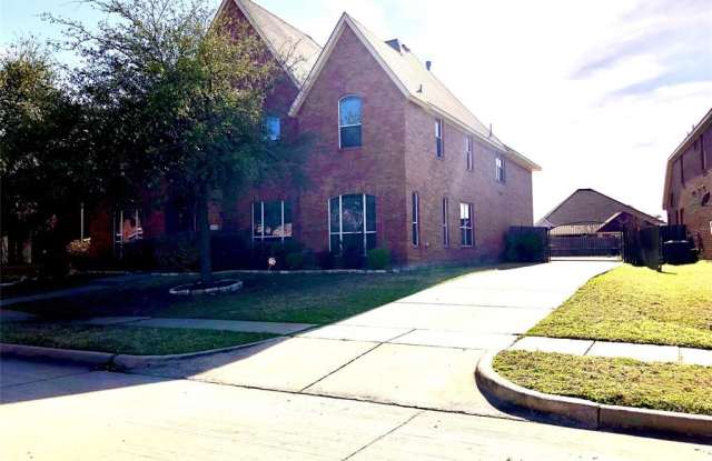 5543 Clay Court Gallery 2