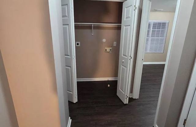 Room in 3 Bedroom Home in Raleigh Gallery 4