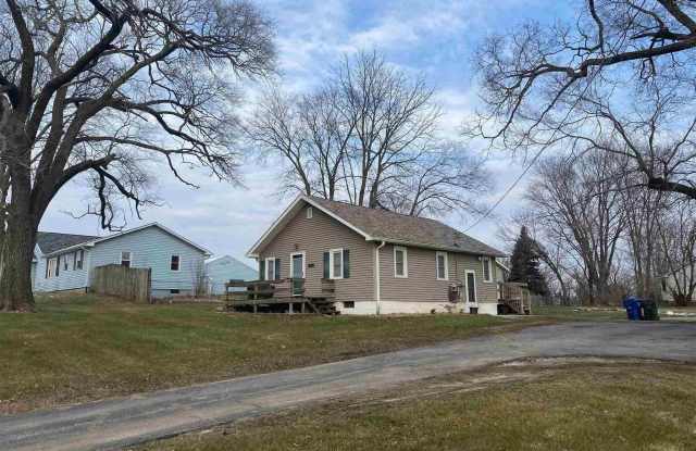 5207 N PINE Street - 5207 North Pine Street, Davenport, IA 52806