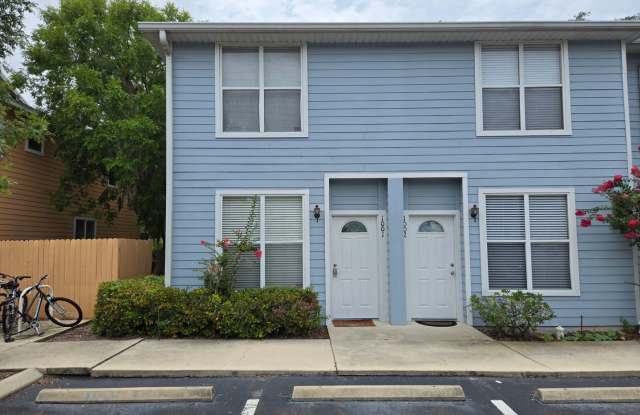 Beautiful 2BR/2BA townhome in a great location close to University of Florida and Butler Plaza - 3960 Southwest 20th Avenue, Gainesville, FL 32607