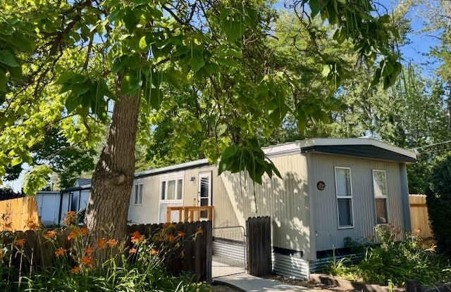 524 E 40th St photos photos