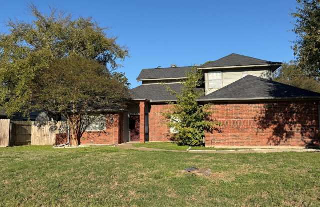 AUGUST PRE-LEASE!  Fantastic College Station 4 Bedroom 2 Bathroom Home Gallery 4