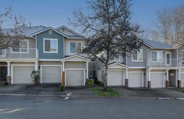 Beautiful 2bd/Den, 2.5ba Townhome available in Gated Community! - 225 South 51st Street, Renton, WA 98055