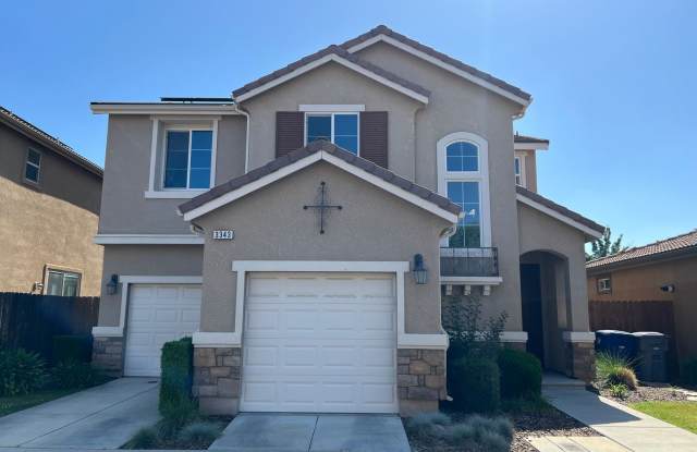3 bedroom, 2 1/2 bathroom home located in Clovis photos photos