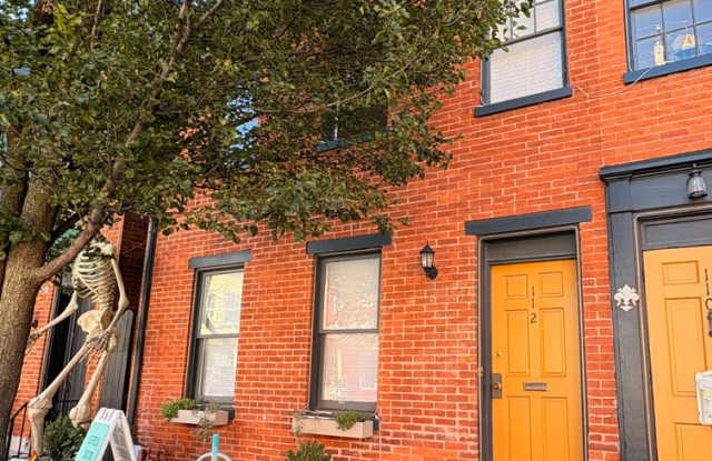 Two Bedroom, One bathroom House, Downtown Location Gallery 1
