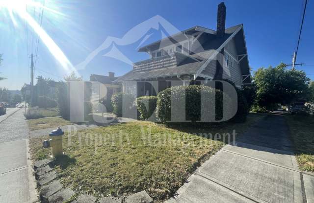 Large home/3bed 3 bath with bonus/office room just outside of PSNS and close to Bremerton Ferry photos photos