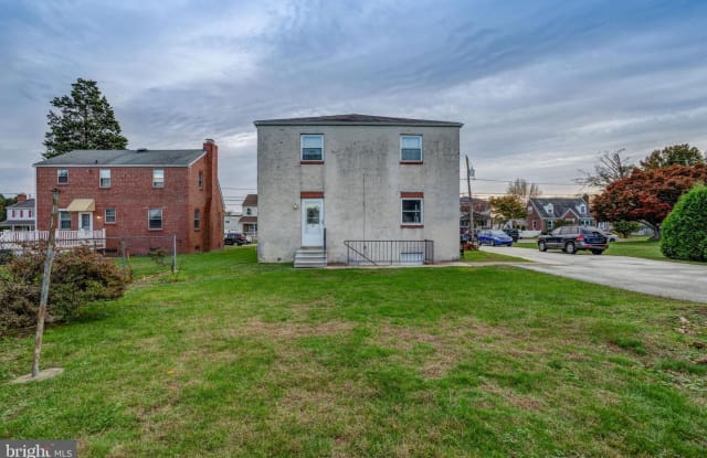 125 BROOMALL ST #UNIT B - 125 Broomall Street, Folsom, PA 19033