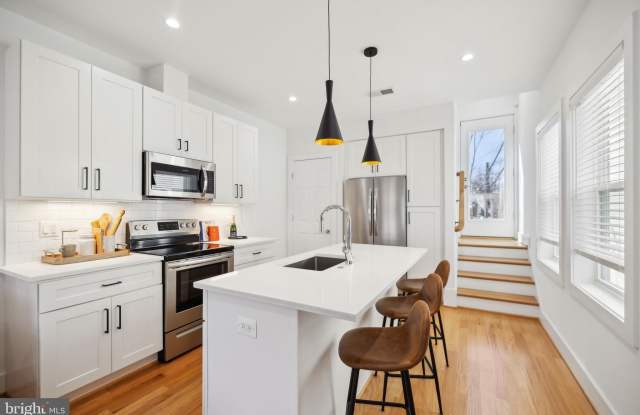 1181 NEAL STREET NE photos photos