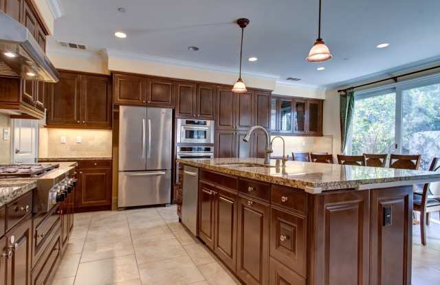 80 Shadowbrook Gallery 3