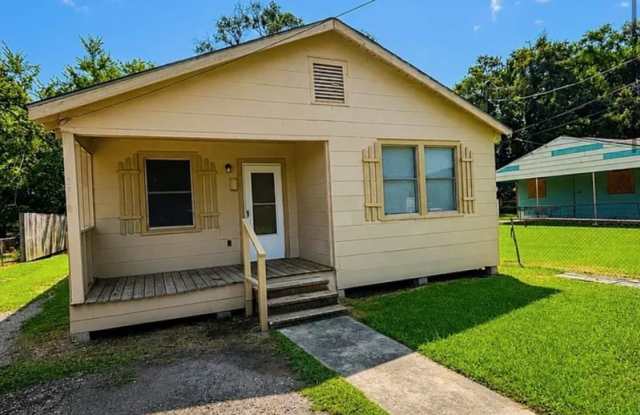 3760 Uncas St. Gallery 1