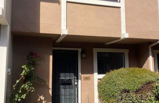 2 Bedroom 1.5 bath Townhome! photos photos