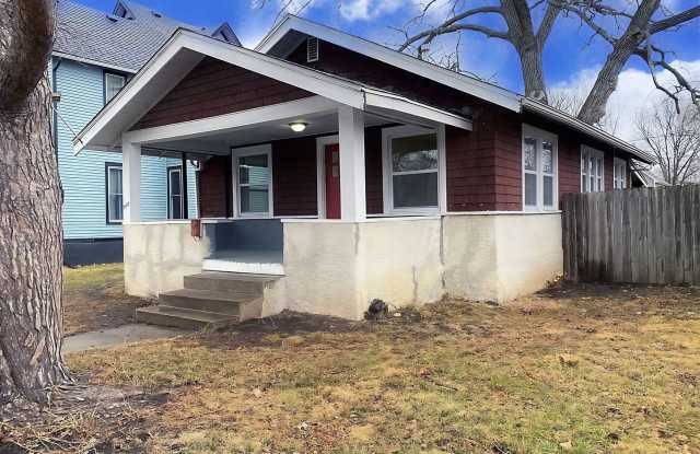 Charming 2-Bedroom Home with Hardwood Floors  Great Location Near Des Moines photos photos