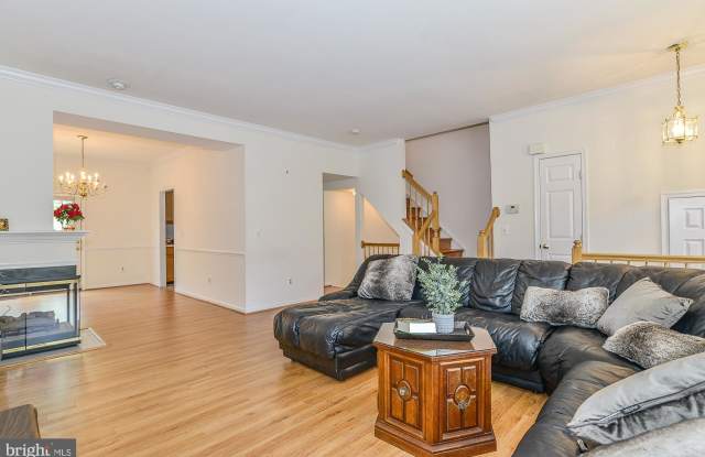 8102 MADRILLON SPRINGS LANE Gallery 4